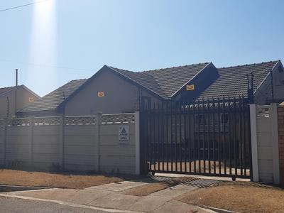 House For Sale in Florida Lake, Roodepoort