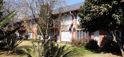 Apartment / Flat For Sale in Horison View, Roodepoort